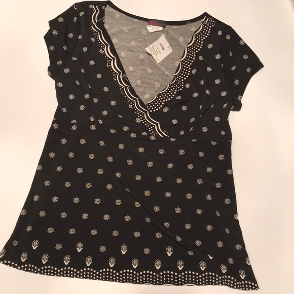 Agenda Tops - NWT Agenda low cut black silky top size M